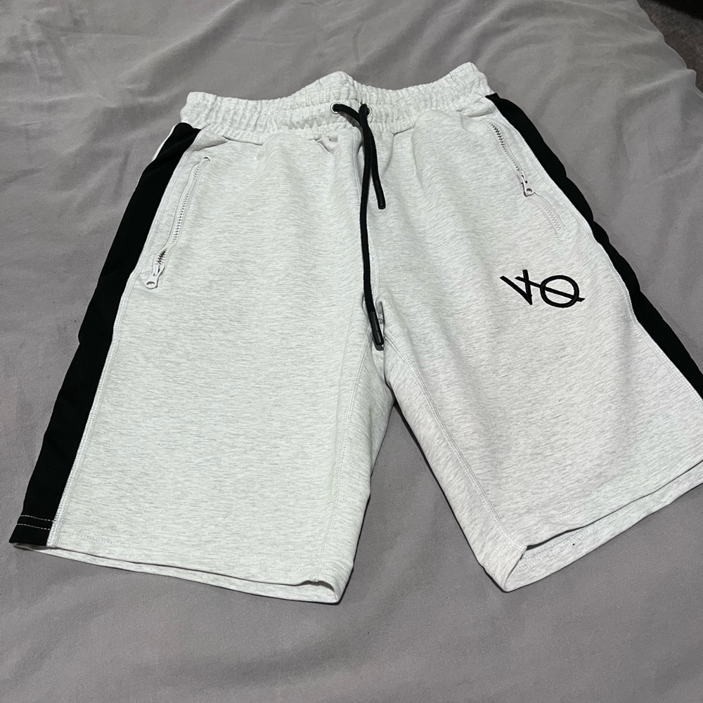 VANQUISH STRIKE OFF WHITE SHORTS - Size S